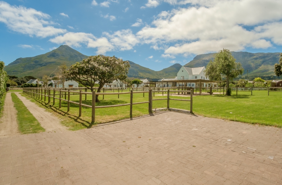 6 Bedroom Property for Sale in Meadowsteads Western Cape